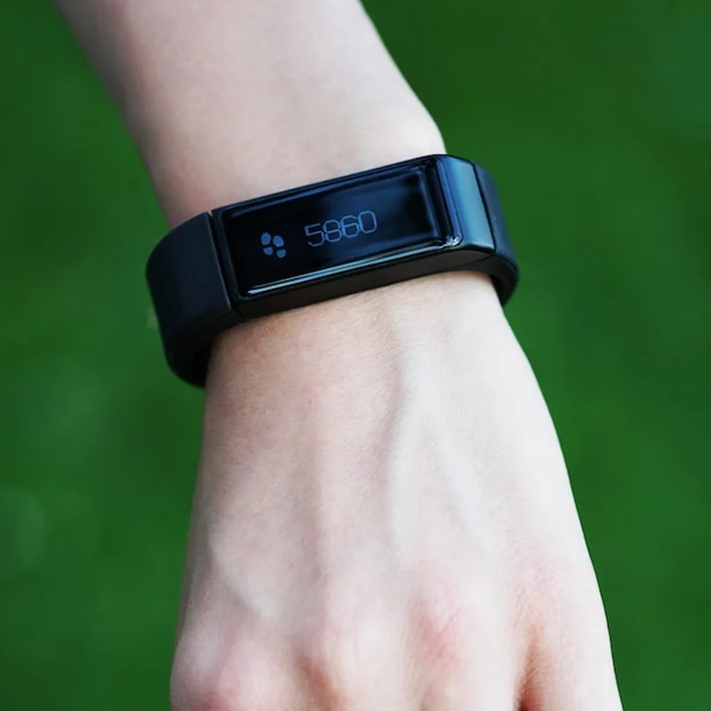 Read more about the article Smartband z NFC – Jak wybrać Xiaomi Smart Band 7?